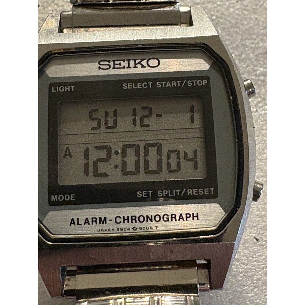 Vintage Seiko Silver Tone Digital A904-500A -LCD Alarm/Chronograph Wrist Watch